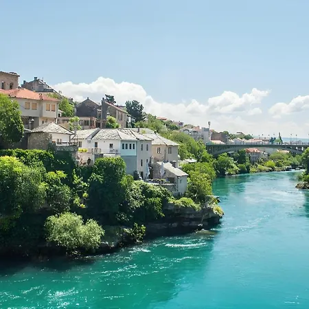 Old Bridge View Riverside Apartman *