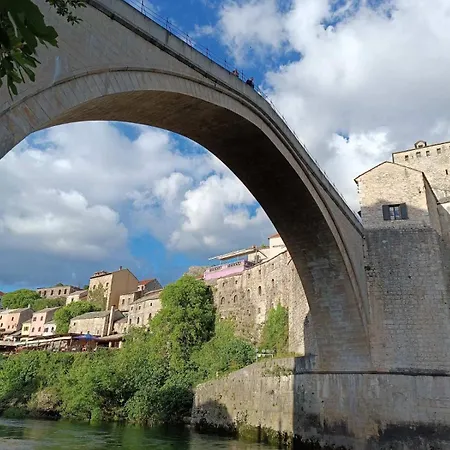 Old Bridge View Riverside Apartman